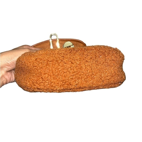 A New Day Fuzzy Purse - Picture 4 of 5